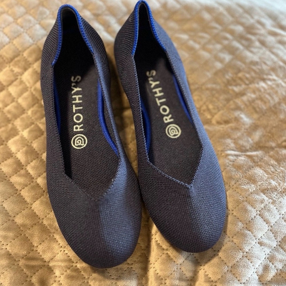 Rothy's Navy Blue rounded Toe Flats - Picture 1 of 3
